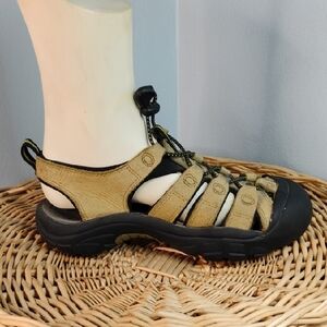 KEEN Newport H2 Women's Size 7.5 Sandals Outdoor Hiking Trail Tan & Black Sporty